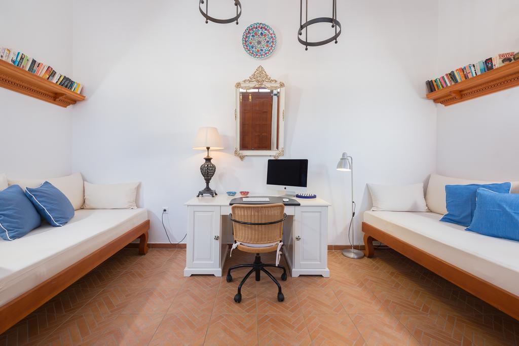 Villa Lindos *