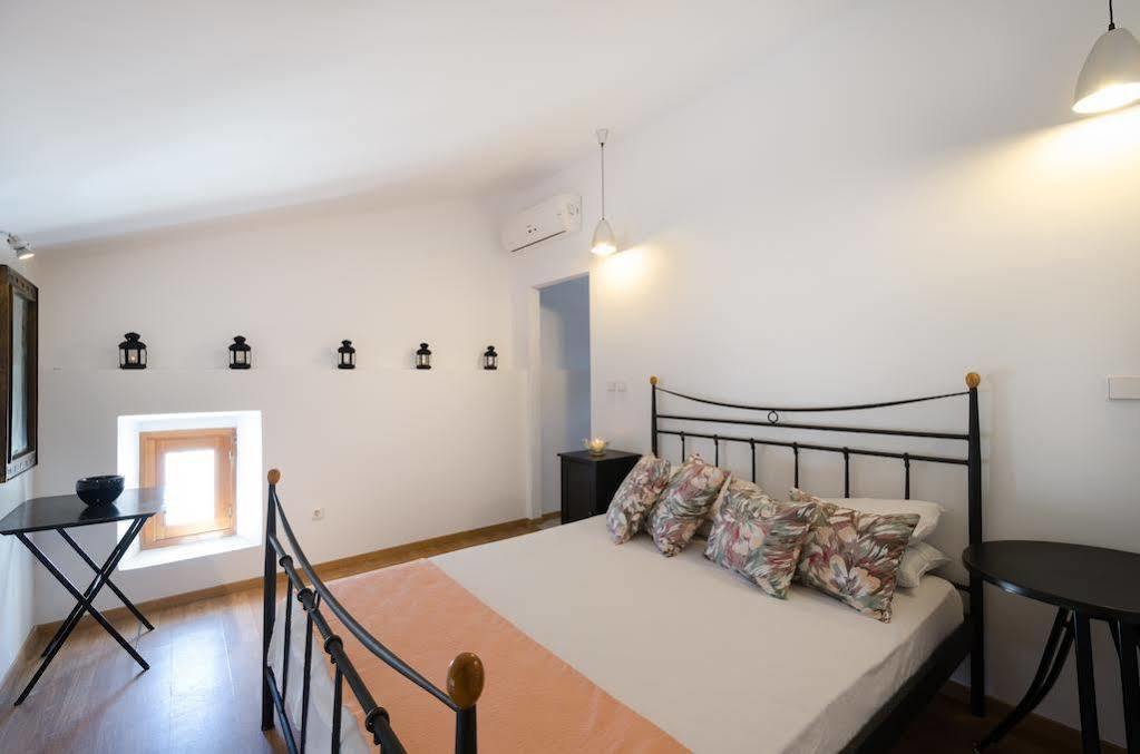 Villa Lindos *